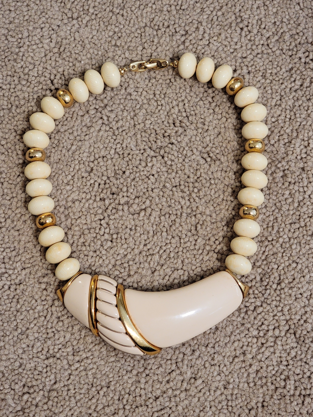 Vintage Napier Chunky Acrylic Bead Necklace Off White Gold Toned